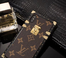 Louis Vuitton Leder Trunk Phone Case für iPhone XS